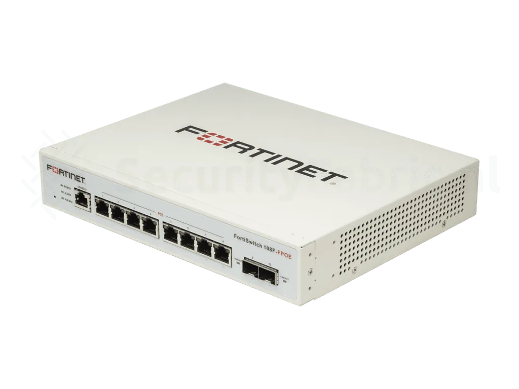 Een Fortinet 108F-FPOE-netwerkswitch met meerdere ethernet- en SFP+ poorten