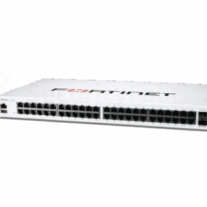 Een Fortinet 148F-netwerkswitch met meerdere ethernet- en SFP+ poorten