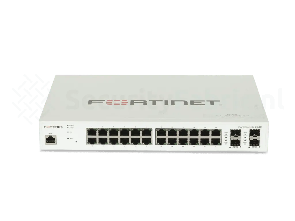 Een Fortinet 224E-netwerkswitch met meerdere ethernet- en SFP+ poorten