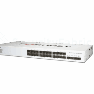 Een Fortinet 424E-Fiber-netwerkswitch met meerdere glasvezelaansluitingen- en SFP+ poorten