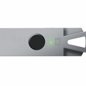 Een metalen beveiligingssleutel met een ronde knop en een groen indicatielampje, vervaardigd door Fortinet, met artikelnummer FTK-410